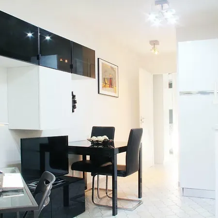 Arzilli Apartment